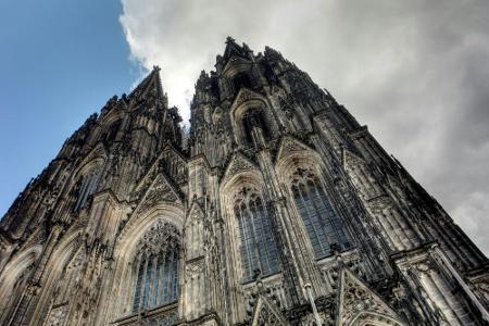 Ticketing: 1. FC Köln hilft Erzbistum Köln