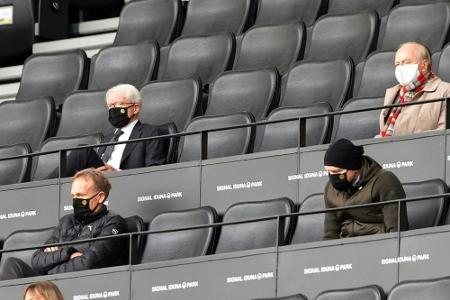 Skurrile Bilder zum Neustart: Desinfizierte Bälle, Anreise in Kolonne