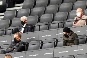 Skurrile Bilder zum Neustart: Desinfizierte Bälle, Anreise in Kolonne