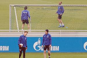 Teilnahme an Trainings und Spielen bei Schalke auf "freiwilliger Basis"