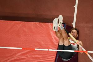 Blech gewinnt Stabhochsprung-Event in Düsseldorf, Holzdeppe schwächelt