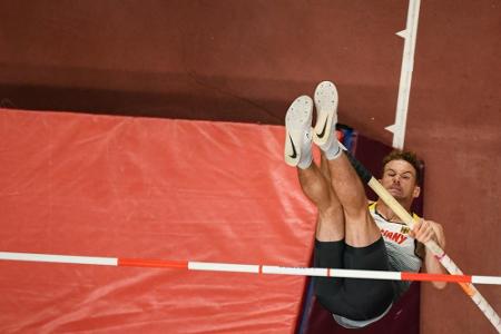 Blech gewinnt Stabhochsprung-Event in Düsseldorf, Holzdeppe schwächelt