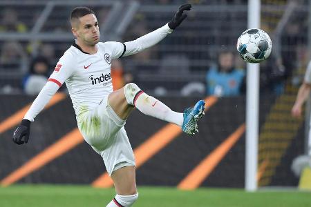 Lief phasenweise als zweite Spitze als Erster an, rannte dabei oft ins Leere. Mit hohem Einsatzwillen, aber ohne nennenswert...