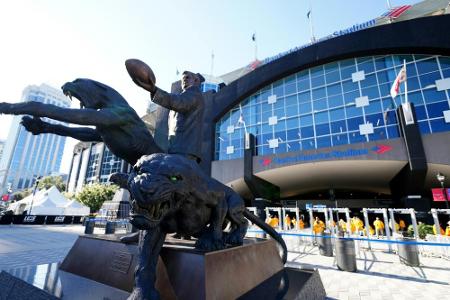 Angst vor Vandalismus: Carolina Panthers bauen Statue ab