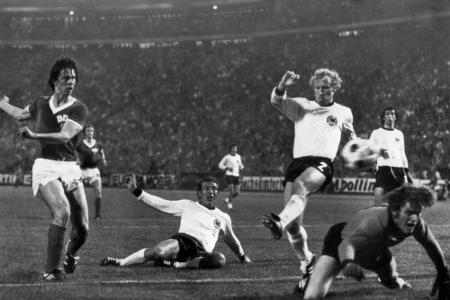Das SID-Kalenderblatt am 22. Juni: Sparwasser sorgt für DDR-WM-Sieg gegen DFB-Team in Hamburg