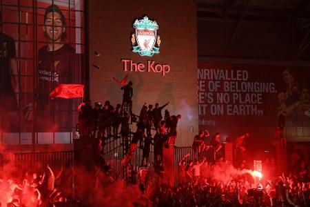 Fans ignorieren Abstandsregeln: Tausende feiern Klopps Titel
