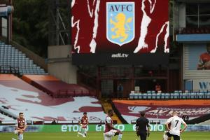 Premier-League-Spieler gehen auf die Knie - "Hawk-Eye" versagt