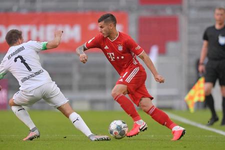 Vergab eine Mega-Chance aus sieben Metern, weil er freistehend genau auf Sommer zielte (22.). Defensiv mit Schwächen im Stel...