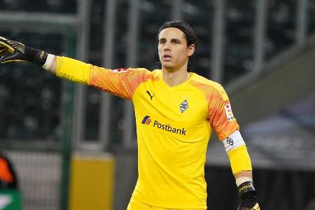 Erst mit einer überragenden Rettungstat gegen Hernández (22.), dann mit einem gruseligen Fehlpass in den Fuß von Zirkzee, de...