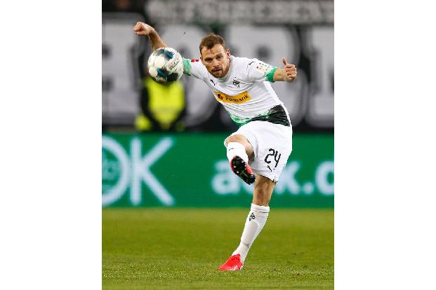 Ersetzte Elvedi eins zu eins auf der Position neben Ginter. Warf sich im letzten Moment in einen Abschluss von Gnabry, der w...