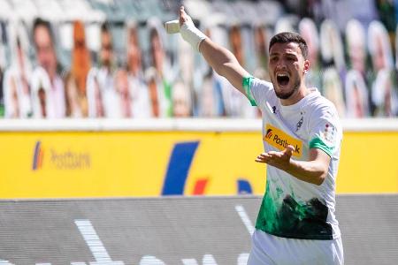 In der Anfangsphase mit einem kühnen Sturmlauf, hielt sich in der Folge offensiv zurück. Defensiv gegen den überraschend sch...