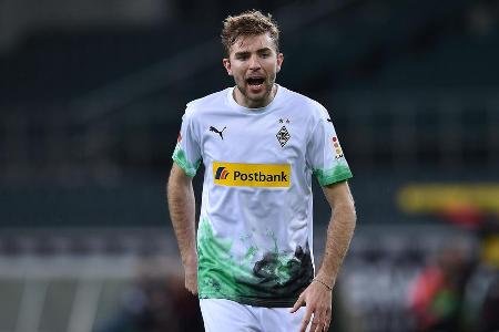 Rückte neu in die erste Elf und hatte in Zusammenarbeit mit den beiden Innenverteidigern zunächst einen guten Zugriff auf da...