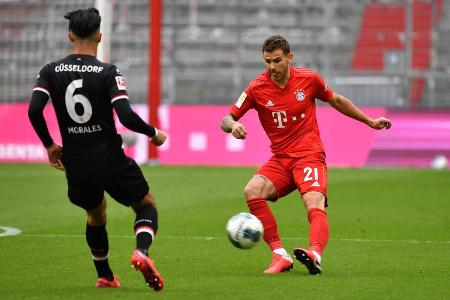 Erlebt auch nach der Corona-Unterbrechung eine Spielzeit zum Vergessen. Kommt unter Flick nicht an Boateng und Alaba vorbei....