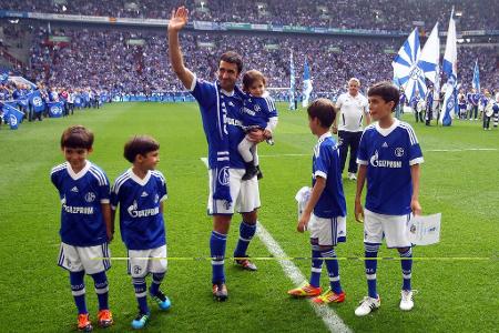 Raúl wird beim FC Schalke verabschiedet - ebenfalls in der Bundesliga aktiv: Lukas Podolski für den 1. FC Köln, Marco Reus f...