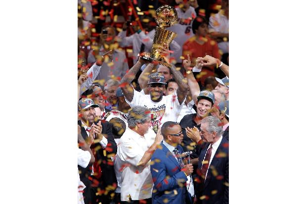 LeBron James gewinnt mit Miami Heat seinen ersten NBA-Titel