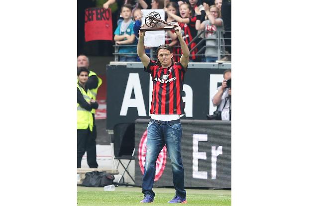 Als der Stürmer von Eintracht Frankfurt in der Saison 2014/15 die meisten Tore (19) geschossen hatte, forderten viele eine N...