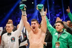 Früherer Box-Weltmeister Huck feiert Rückkehr vor 500 Zuschauern