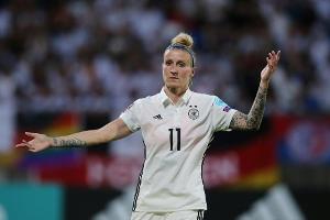 Olympiasiegerin Mittag beendet aktive Fußball-Karriere