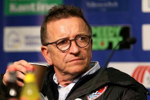 "Ich bin raus": Norbert Meier beendet Trainer-Karriere