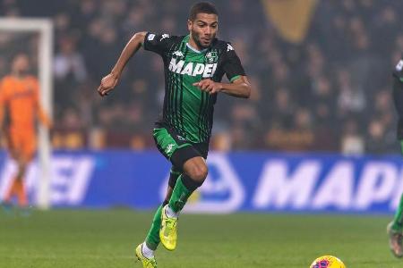 Der Außenverteidiger ist rechtlich gesehen ab 2021 wieder Spieler des BVB. Allerdings wurde im Leihvertrag mit Sassuolo Calc...