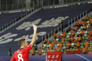 Bei Rückkehr von Zuschauern ins Stadion: Shanghai feiert Sieg gegen Peking