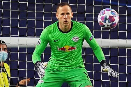 Im Glück, dass sein Abstoß an Neymars Hand prallte und der anschließende Treffer deshalb nicht zählte (7.). Zog aus dieser b...