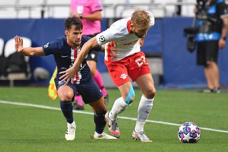 Ähnlich wie Kehrer auf der anderen Seite defensiv beschäftigungslos. Tauchte dafür mehrfach in der Offensive auf und nutzte ...