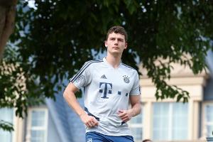 FC Bayern: Pavard trainiert wieder