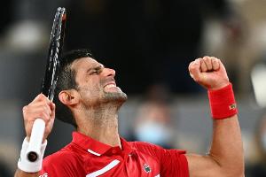 Djokovic schlägt Chatschanow problemlos - und trifft erneut Linienrichter