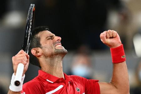 Djokovic schlägt Chatschanow problemlos - und trifft erneut Linienrichter