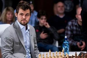 Rekordserie gerissen: Schach-Weltmeister Carlsen verliert nach 125 Partien