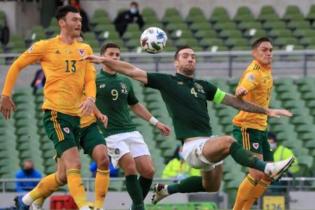 Ein irischer Fußballer positiv - fünf Ausfälle gegen Wales