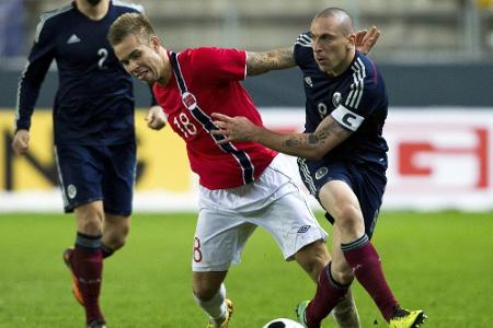 Nach Promille-Fahrt: Norwegischer Fußballer trifft mit Fußfessel