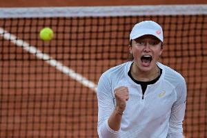 Riesenüberraschung in Paris: Teenie Swiatek schaltet Topfavoritin Halep aus