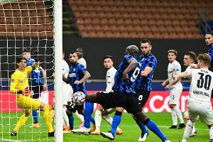 Gladbach gibt Sieg in Mailand aus der Hand