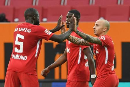 Traumtor von Poulsen: RB beherrscht Augsburg im Topspiel klar