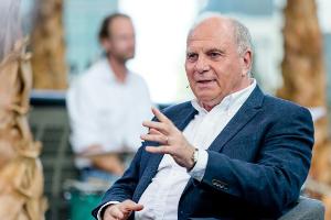 Hoeneß verteidigt Beckenbauer: Vorwürfe "absolut falsch"