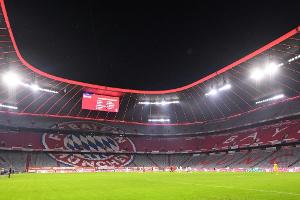Bundesliga-Eröffnungsspiel Bayern gegen Schalke vor 7500 Fans