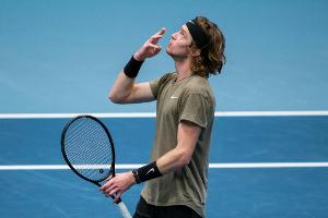 Rublew nach fünftem Saisonsieg für London qualifiziert - Kritik an Djokovic