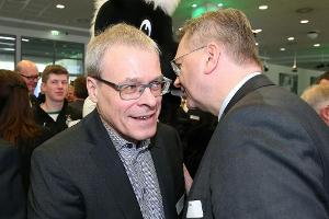 Während Corona-Pandemie: Peters verteidigt Profifußball