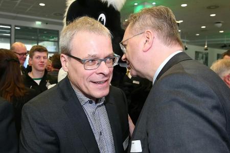 Während Corona-Pandemie: Peters verteidigt Profifußball