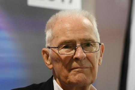 Bundestagspräsident Schäuble ehrt Gäb mit Goldener Sportpyramide