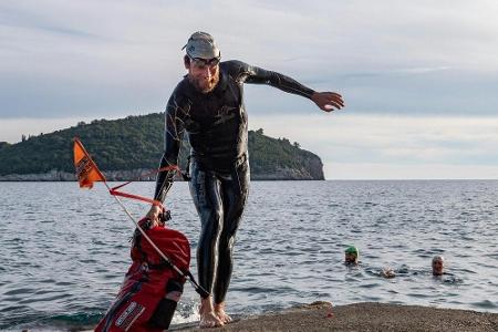 Extremtriathlet Deichmann wechselt nach Rekordschwimmstrecke auf das Fahrrad