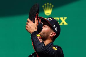 Hamiltons "Shoey"-Premiere: Kein Verstoß gegen Corona-Protokoll der FIA