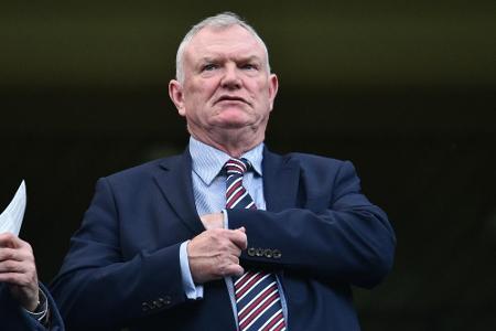 Früherer FA-Boss Clarke tritt auch als FIFA-Vize zurück