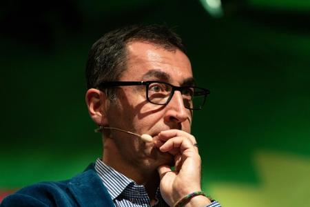 DFL: Özdemir fordert Umverteilung der Mediengelder