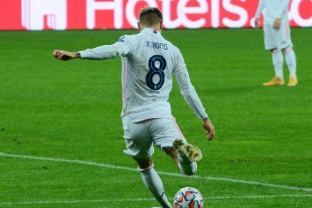 Klar, Toni Kroos steht nicht gerade für Spektakel und muss sich nicht selten der Kritik erwehren, er mache das Spiel langsam...