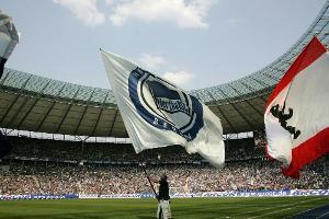 Hertha BSC mit Fahnenaktion vor Hauptstadt-Derby