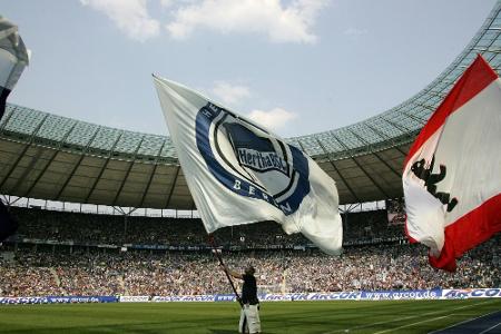 Hertha BSC mit Fahnenaktion vor Hauptstadt-Derby
