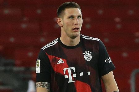 Wandelte in den Zweikämpfen zwischen robust und schwerfällig. Setzte offensiv einige Akzente durch mutige Vorstöße. Verlor T...